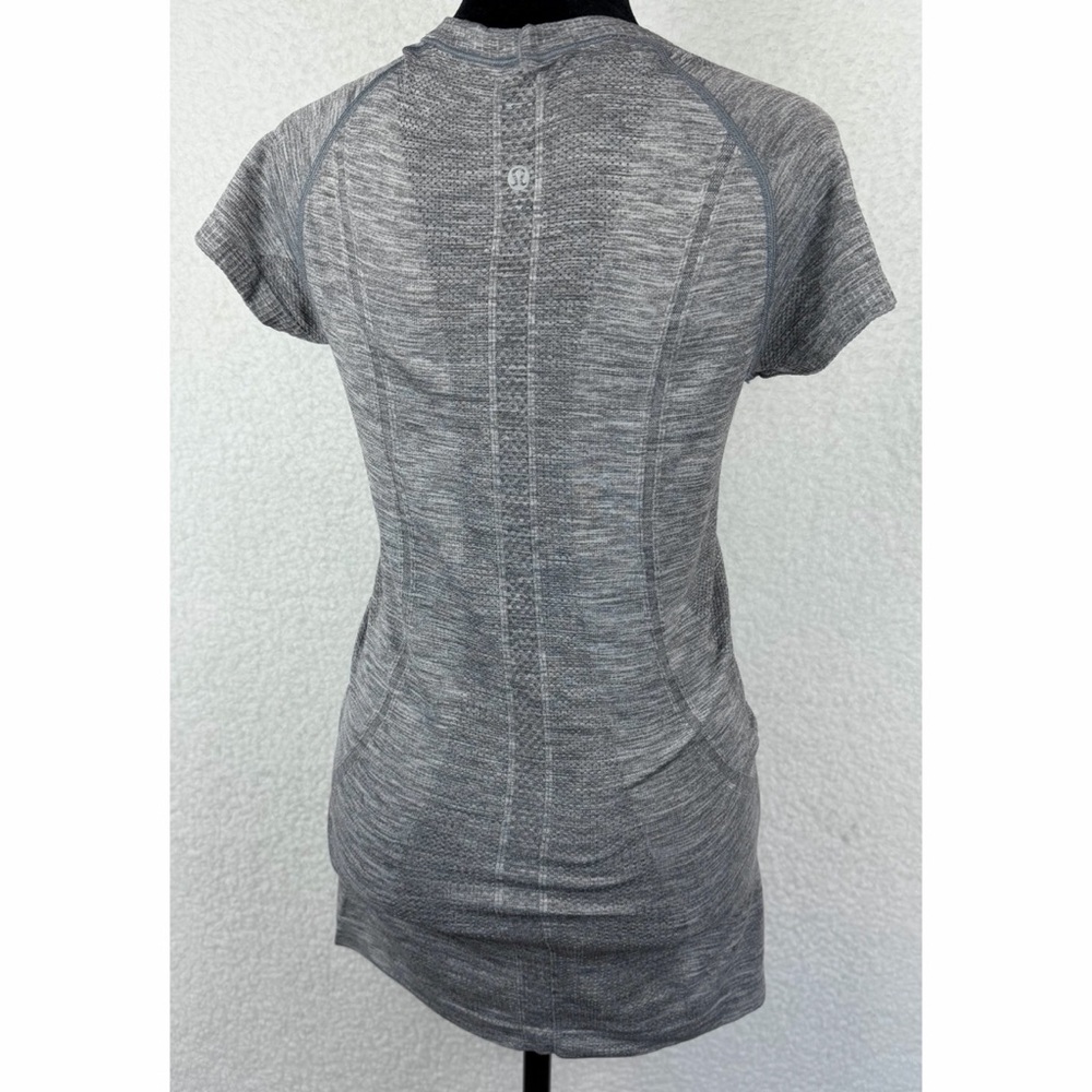 LULULEMON • Heather Gray Swiftly Tech Crewneck Short-Sleeve Athletic Shirt, 6 - Picture 9 of 15